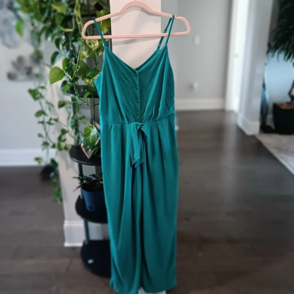 Esmara green jumpsuit. Size 6 spaghetti strap adjustable - Picture 3 of 5